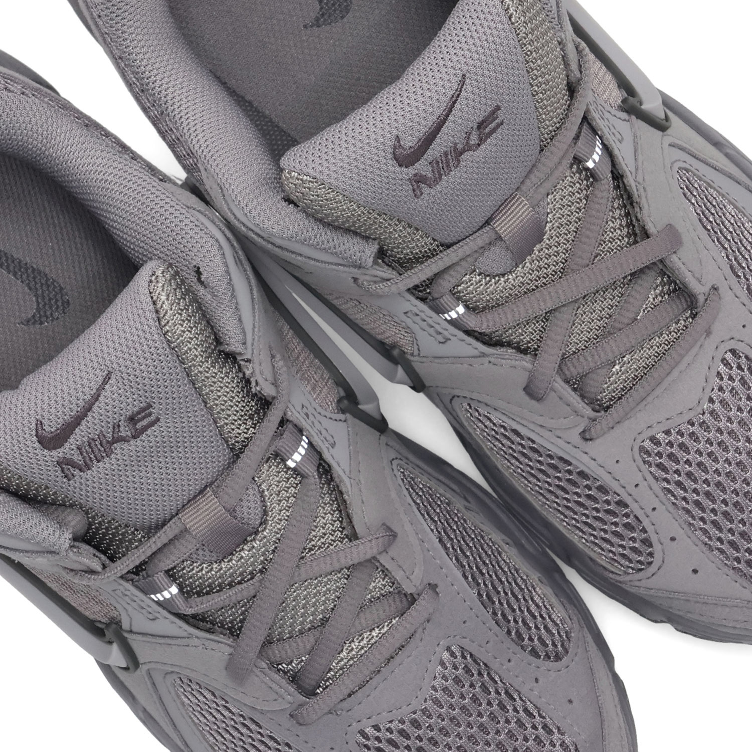 NIKE（ナイキ） スニーカー メンズ レディース V5 RNR グレー II6292 