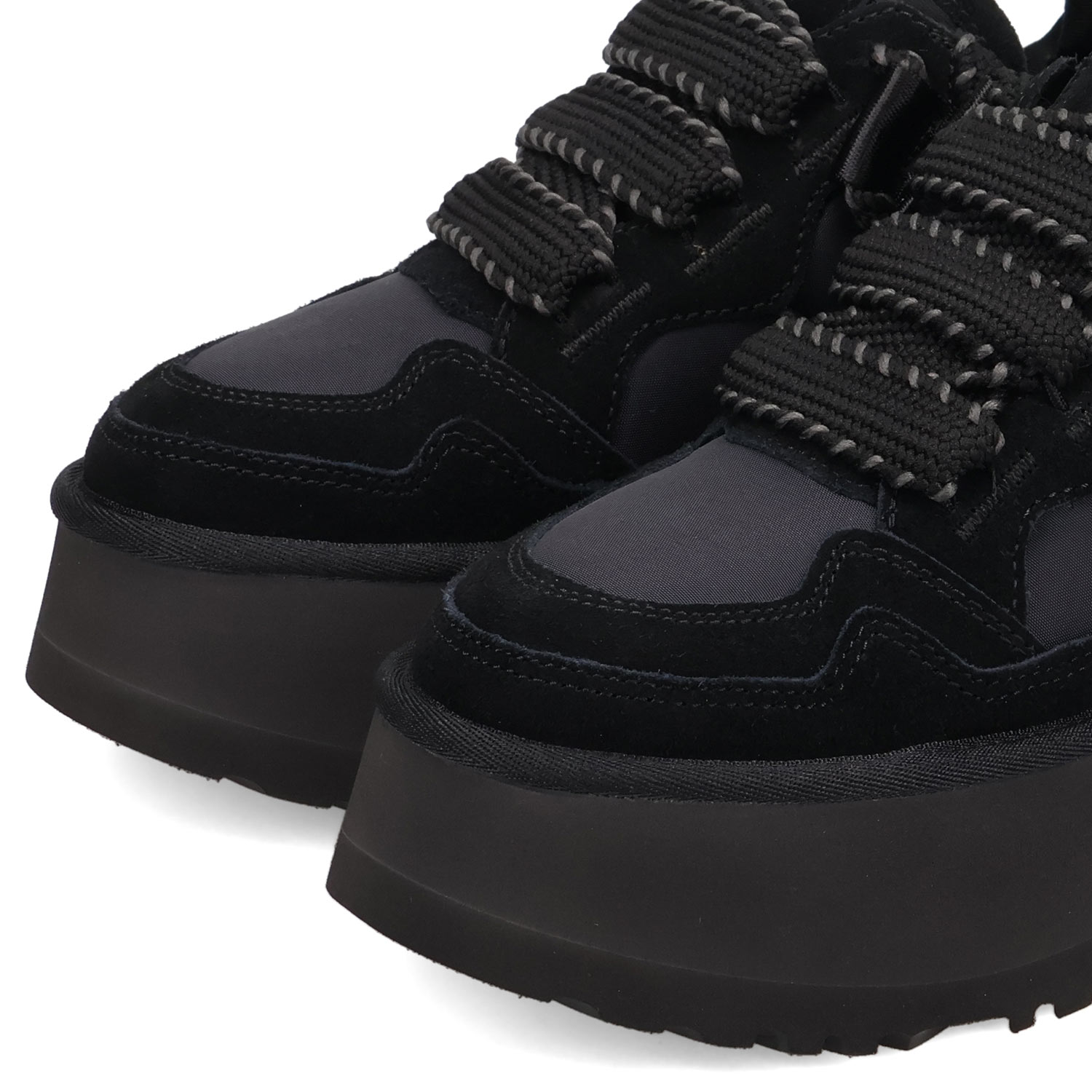 新品未使用⭐︎UGGの厚底スニーカー⭐︎アストロメル⭐︎22cm完売品の黒⭐︎ UGG（アグ） スニーカー アストロメル レディース ASTROMEL 厚底