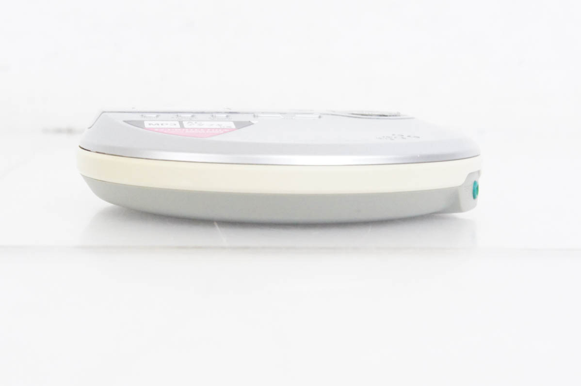 中古 SONYソニー CD Walkman ウォークマン D-NE241 ポータブル