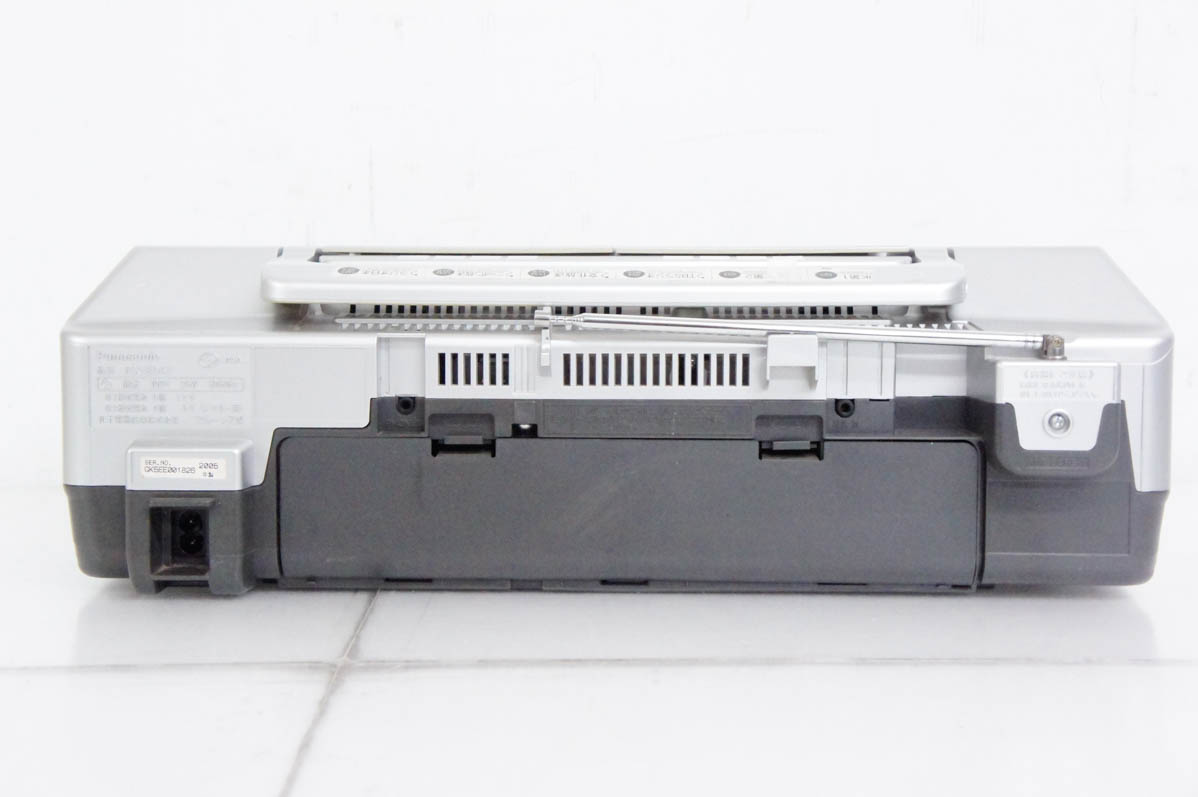 Panasonic RX-ED57 ポータブルラジカセ Amazon.co.jp: パナソニック CDラジオカセット シルバー RX-ED57-S