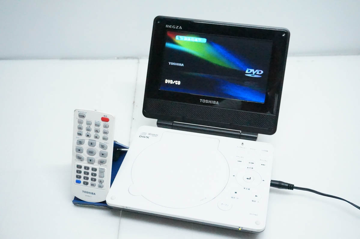 大幅値下げ中 TOSHIBA  DVDプレーヤー 7v型 中古 TOSHIBA東芝 7V型 ポータブルDVDプレーヤー SD-P76DT レグザ