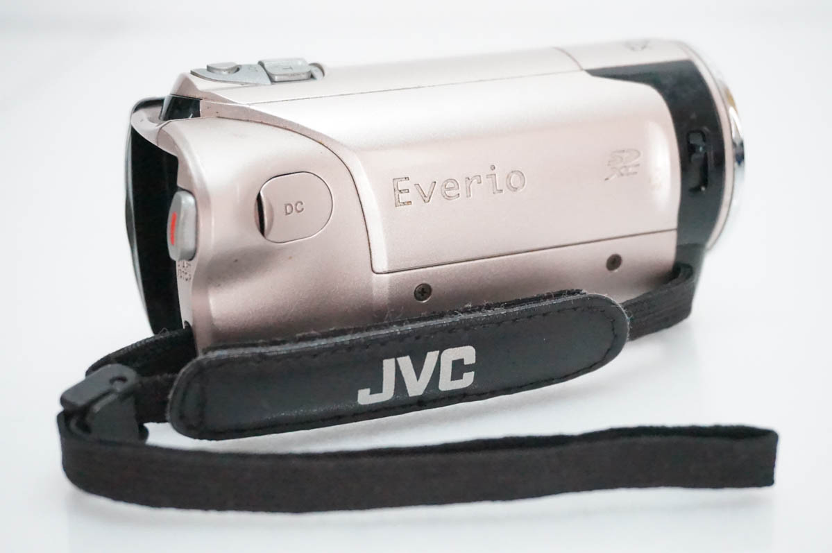 中古 JVC Victorビクター エブリオEverio デジタルビデオカメラ GZ