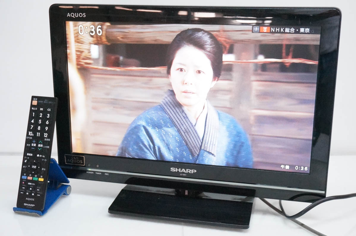 中古 SHARPシャープ 地上・BS・110度CSデジタルハイビジョン液晶テレビ