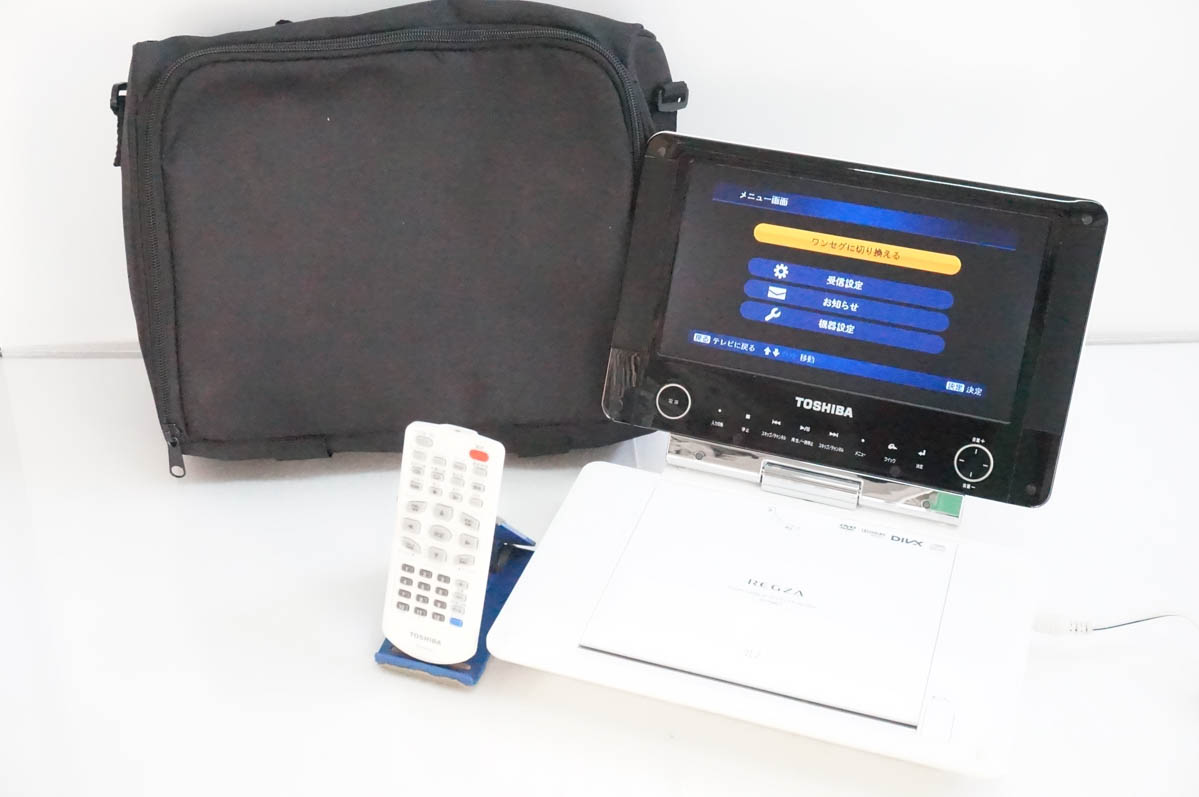 中古 C 東芝TOSHIBA REGZAレグザ 9インチポータブルDVDプレーヤー SD