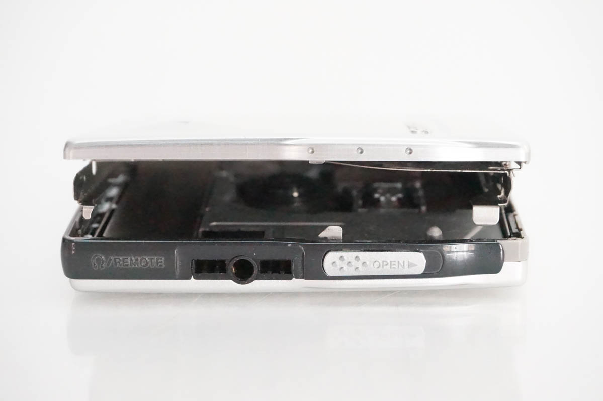 中古 SHARPシャープ 1ビット ポータブルMDプレーヤー MDLP対応 MD-DS8