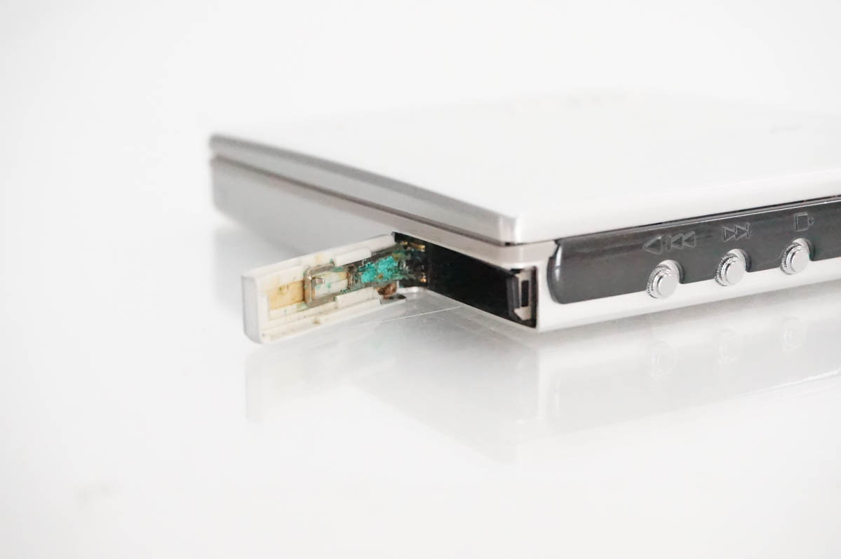 中古 SHARPシャープ 1ビット ポータブルMDプレーヤー MDLP対応 MD-DS8