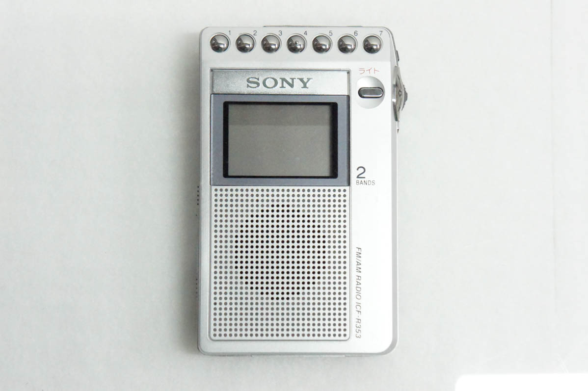 中古 SONYソニー FM/AM PLLシンセサイザーラジオ 名刺サイズラジオ ICF