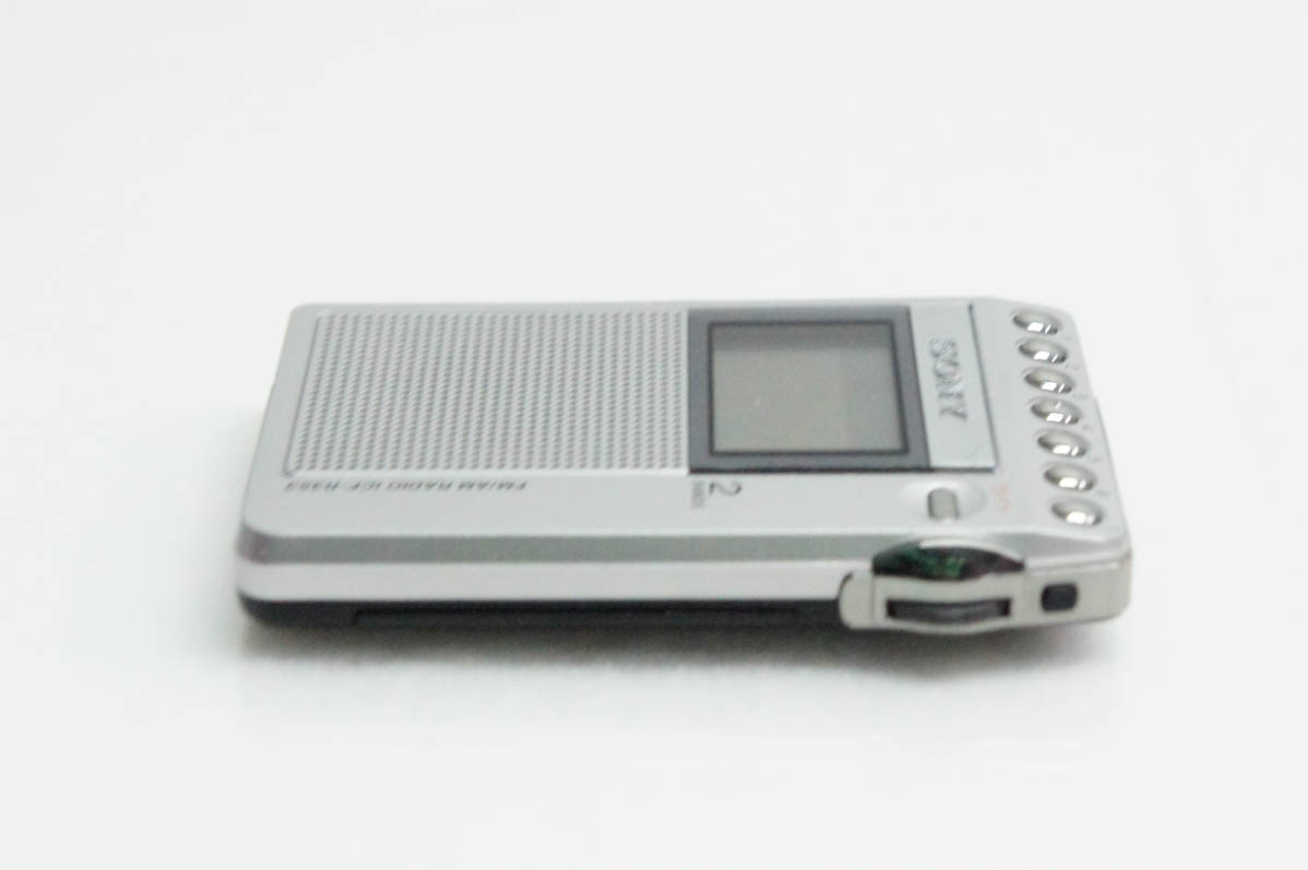 中古 SONYソニー FM/AM PLLシンセサイザーラジオ 名刺サイズラジオ ICF
