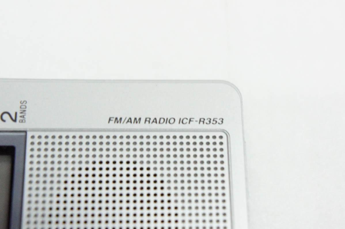 中古 SONYソニー FM/AM PLLシンセサイザーラジオ 名刺サイズラジオ ICF