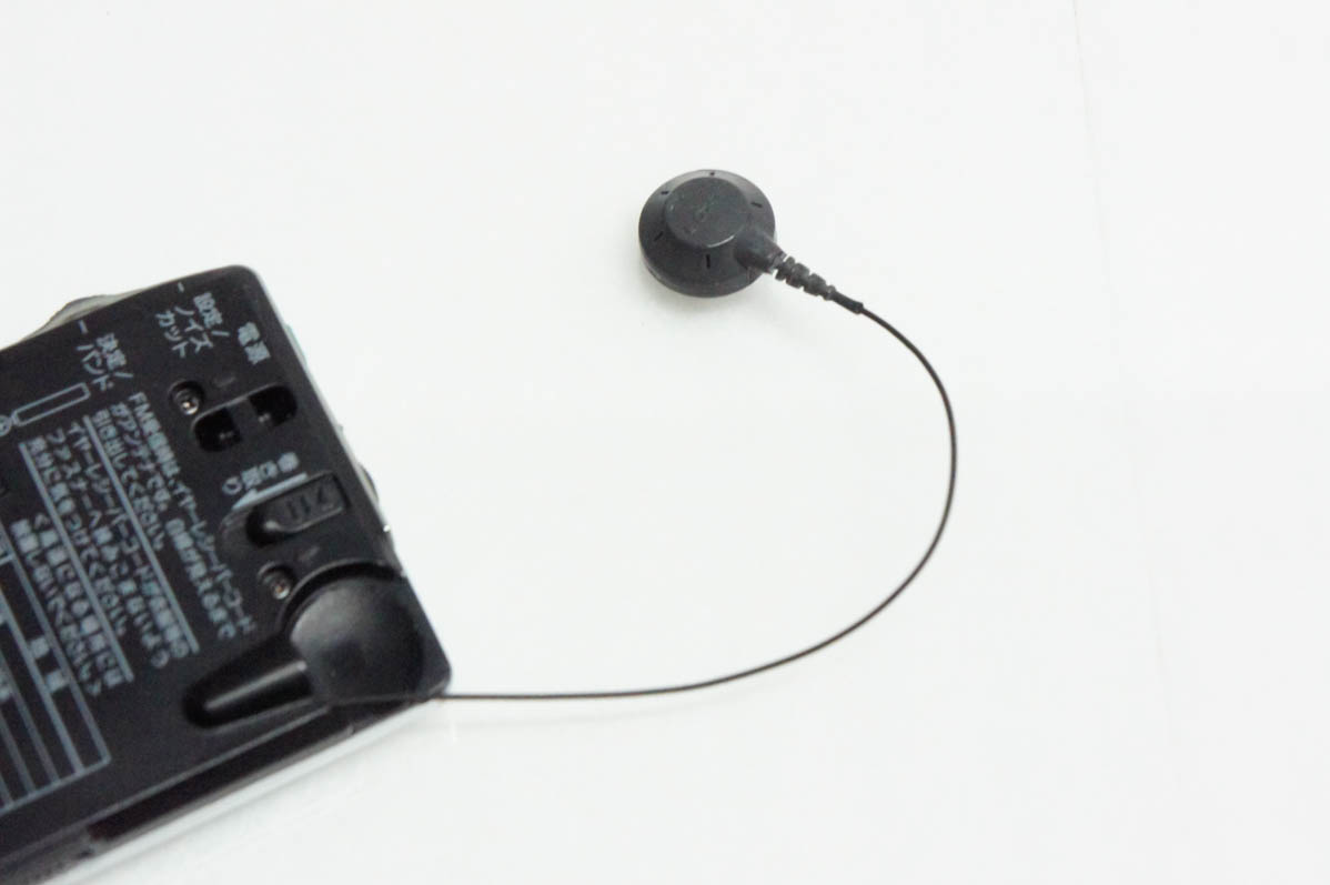 中古 SONYソニー FM/AM PLLシンセサイザーラジオ 名刺サイズラジオ ICF