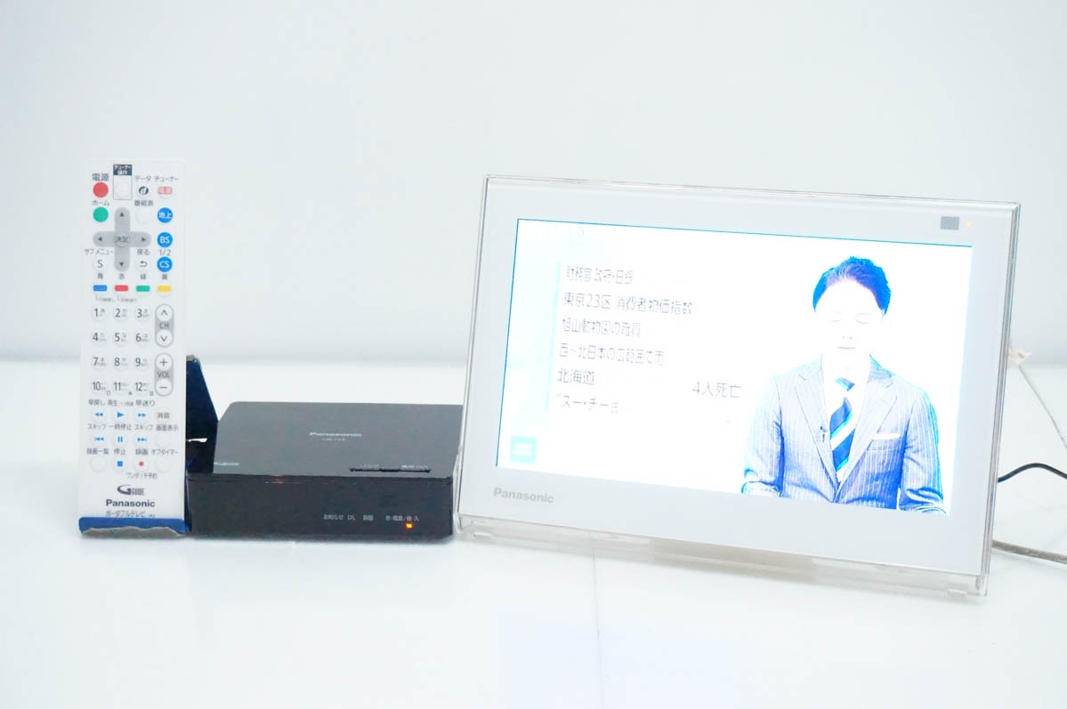 Panasonic プライベートビエラ UN-10E6-W 未開封品　（送料込） 中古 Panasonicパナソニック 10V型デジタル ポータブルテレビ