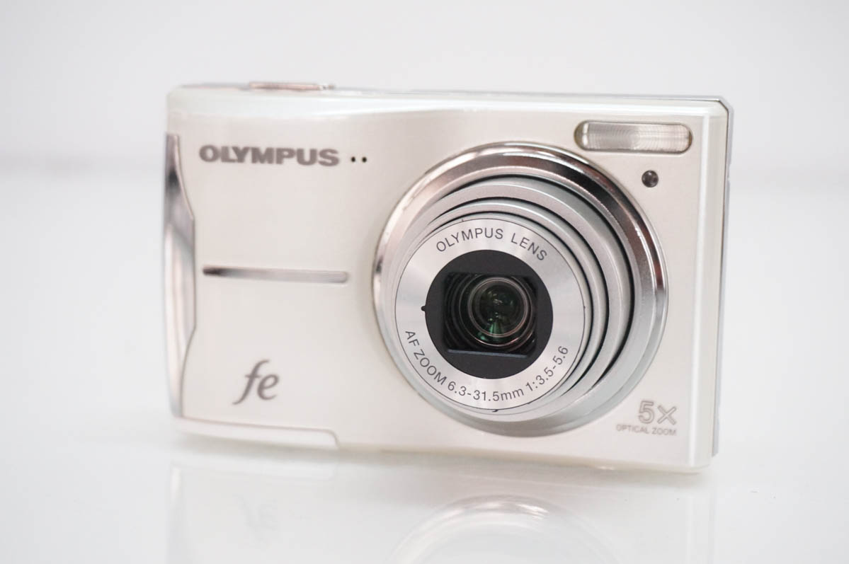 【稼働】オリンパス　コンパクト　デジタルカメラ　FE-46 ホワイト 中古 OLYMPUSオリンパス コンパクトデジタルカメラ 1200万画素 FE-46