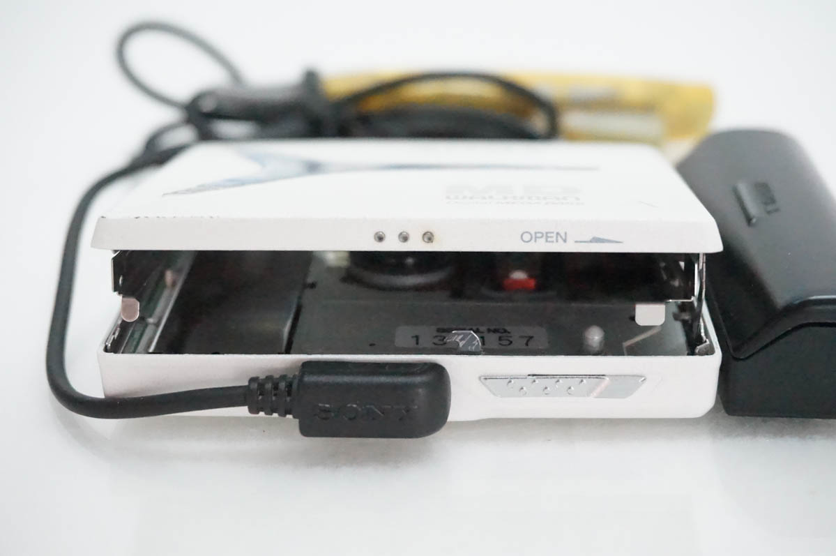 中古 C SONYソニー ポータブルMDプレーヤー MDウォークマン MZ-E90