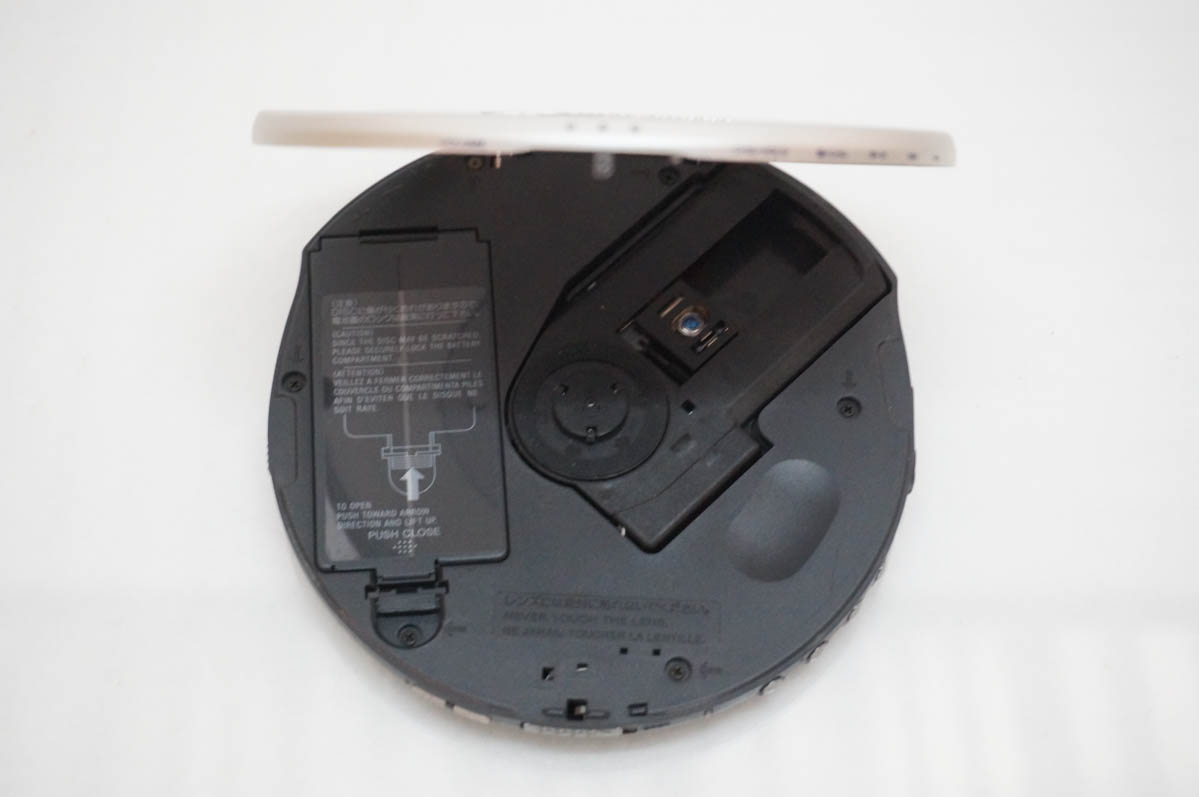 中古 SONYソニー ポータブルCDプレーヤー D-E990 CD Walkman : エス
