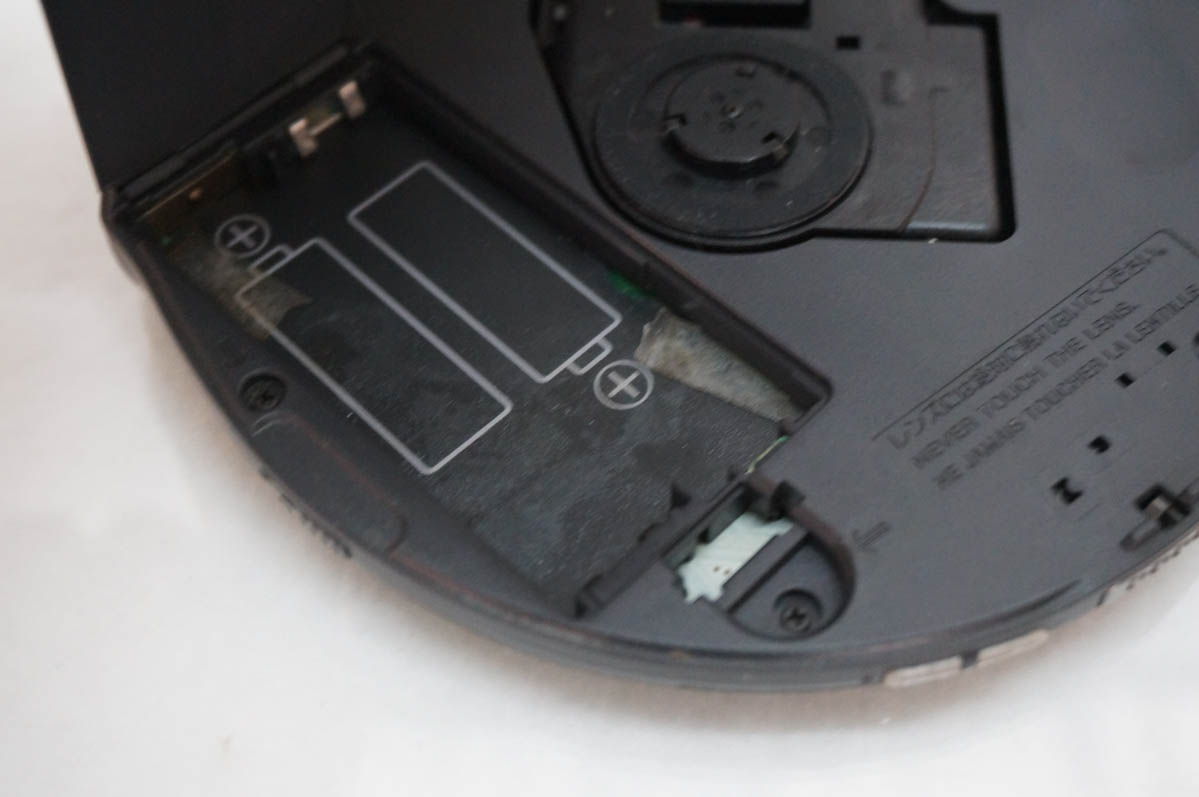 中古 SONYソニー ポータブルCDプレーヤー D-E990 CD Walkman : エス