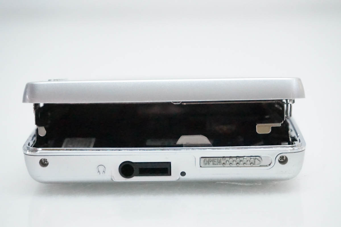 中古 SONYソニー ポータブルMDプレーヤー Hi-MDウォークマン MZ-EH50