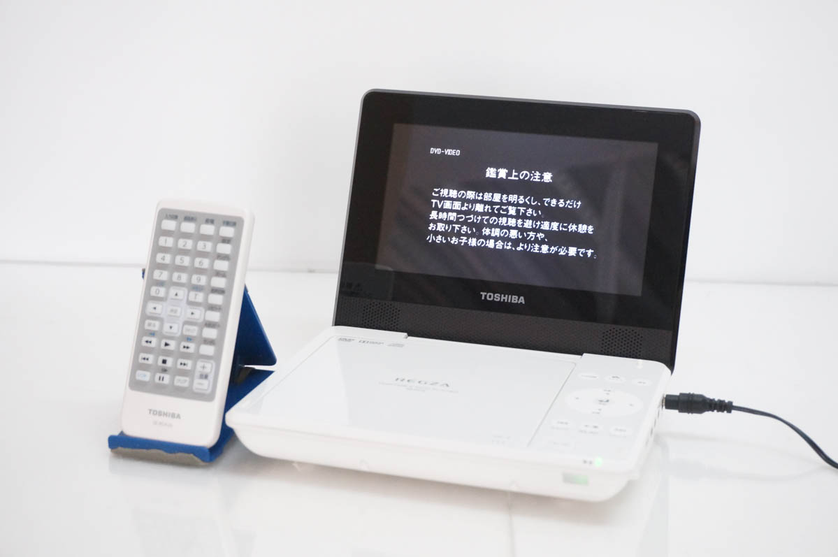 取引中止中・値下げ！中古・東芝レグザ・ポータブルDVDプレイヤーＳＤ－Ｐ７７ＳＷ・2014製 中古 東芝TOSHIBA 7V型ポータブルDVDプレーヤー REGZAレグザ SD-P77SW