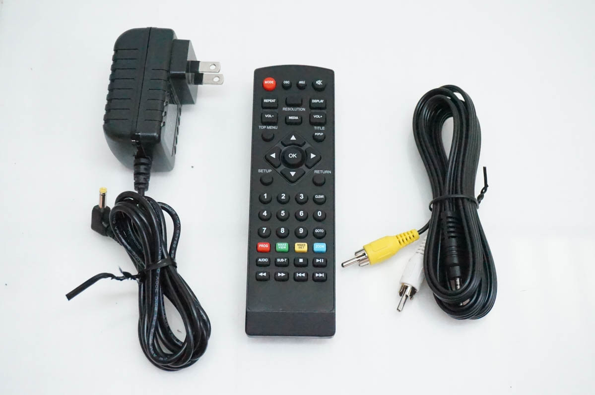 中古 FANGOR 12型 ポータブルブルーレイプレーヤー F-BR126 : エス