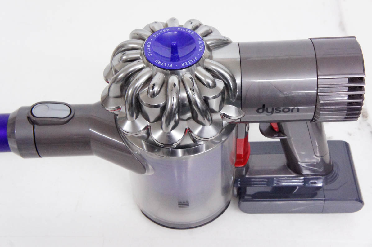 中古 C Dysonダイソン サイクロン式コードレスクリーナー DC62