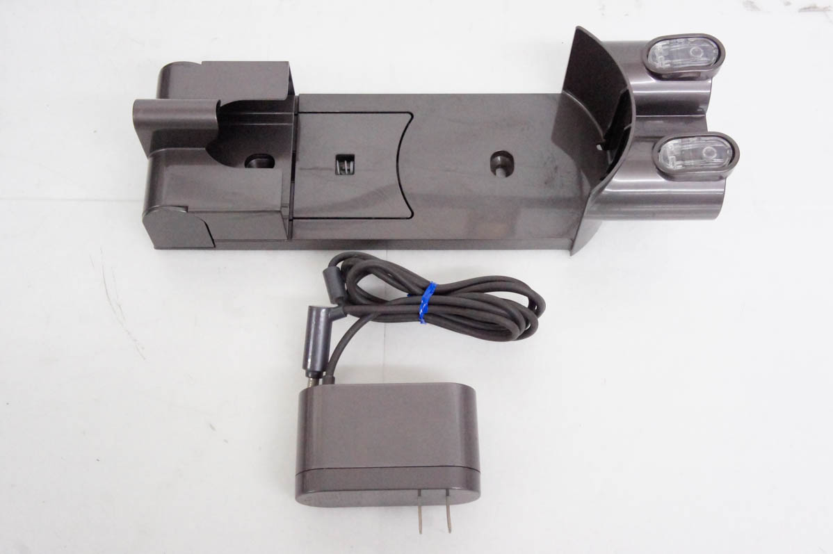 【中古】C Dysonダイソン サイクロン式コードレスクリーナー DC62 充電式掃除機 中古 C Dysonダイソン サイクロン式コードレスクリーナー DC62
