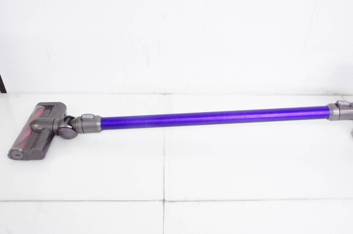 【中古】C Dysonダイソン サイクロン式コードレスクリーナー DC62 充電式掃除機 中古 C Dysonダイソン サイクロン式コードレスクリーナー DC62