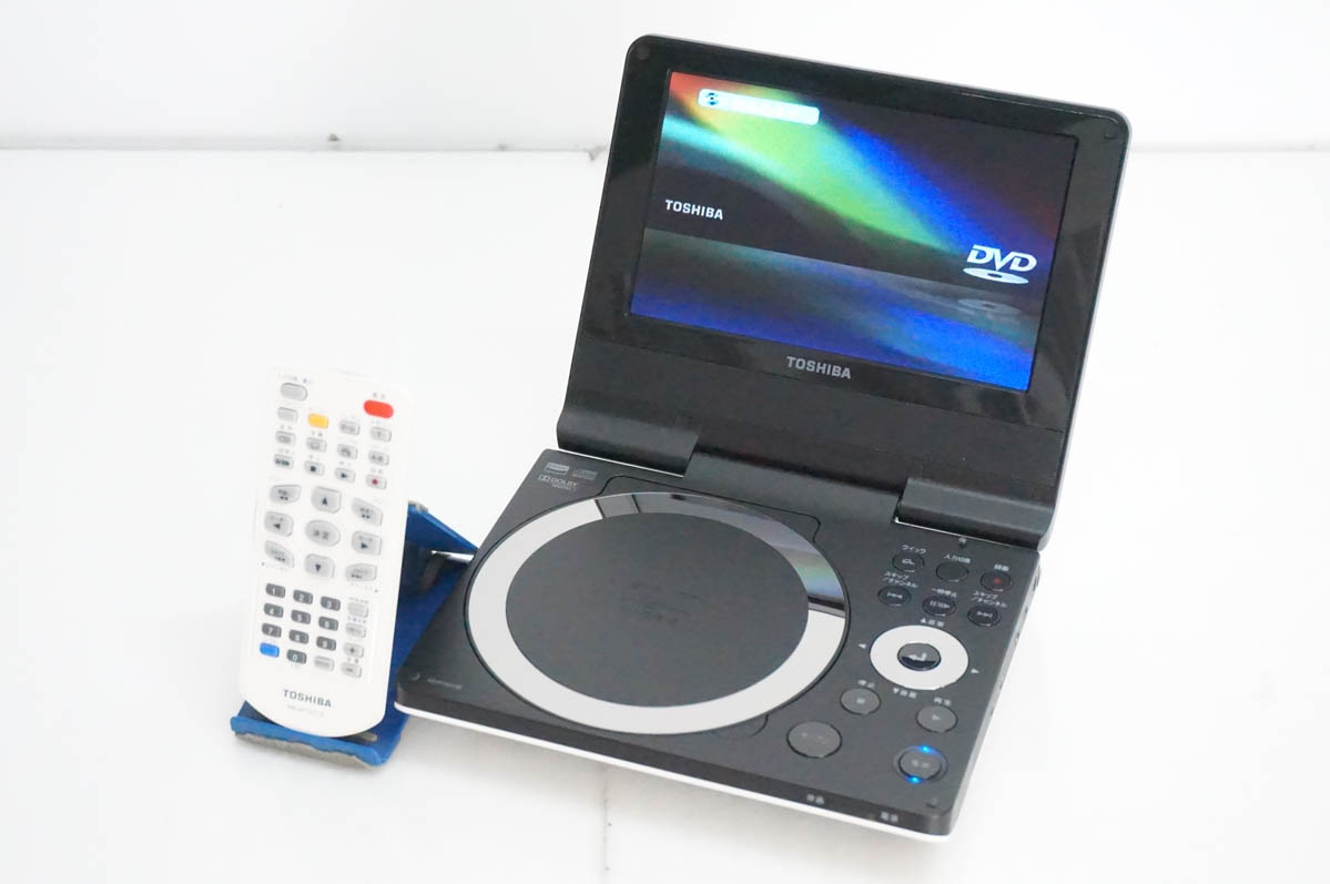 中古 東芝TOSHIBA 7V型ポータブルDVDプレーヤー ポータロウ SD-P75DTW