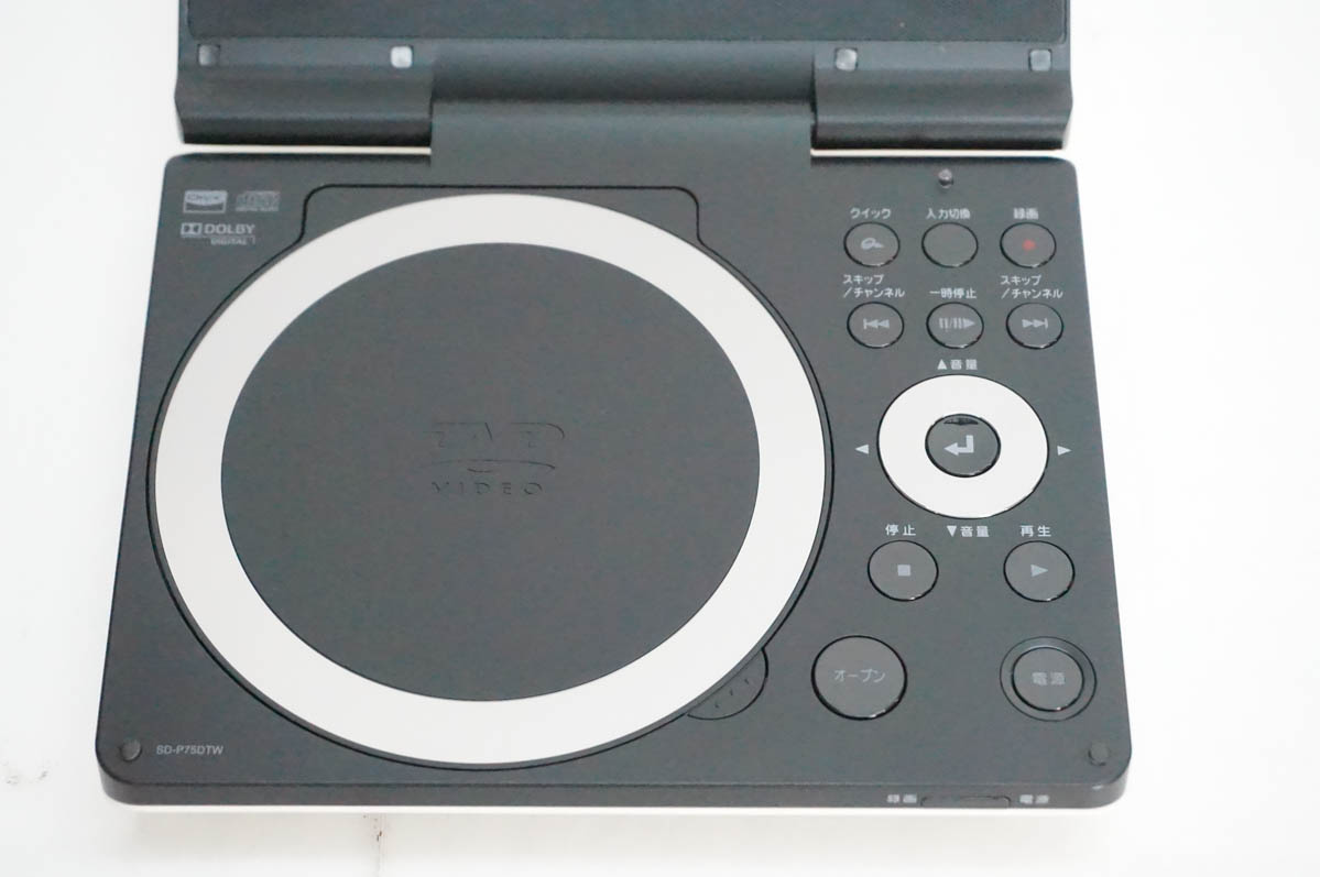 中古 東芝TOSHIBA 7V型ポータブルDVDプレーヤー ポータロウ SD-P75DTW