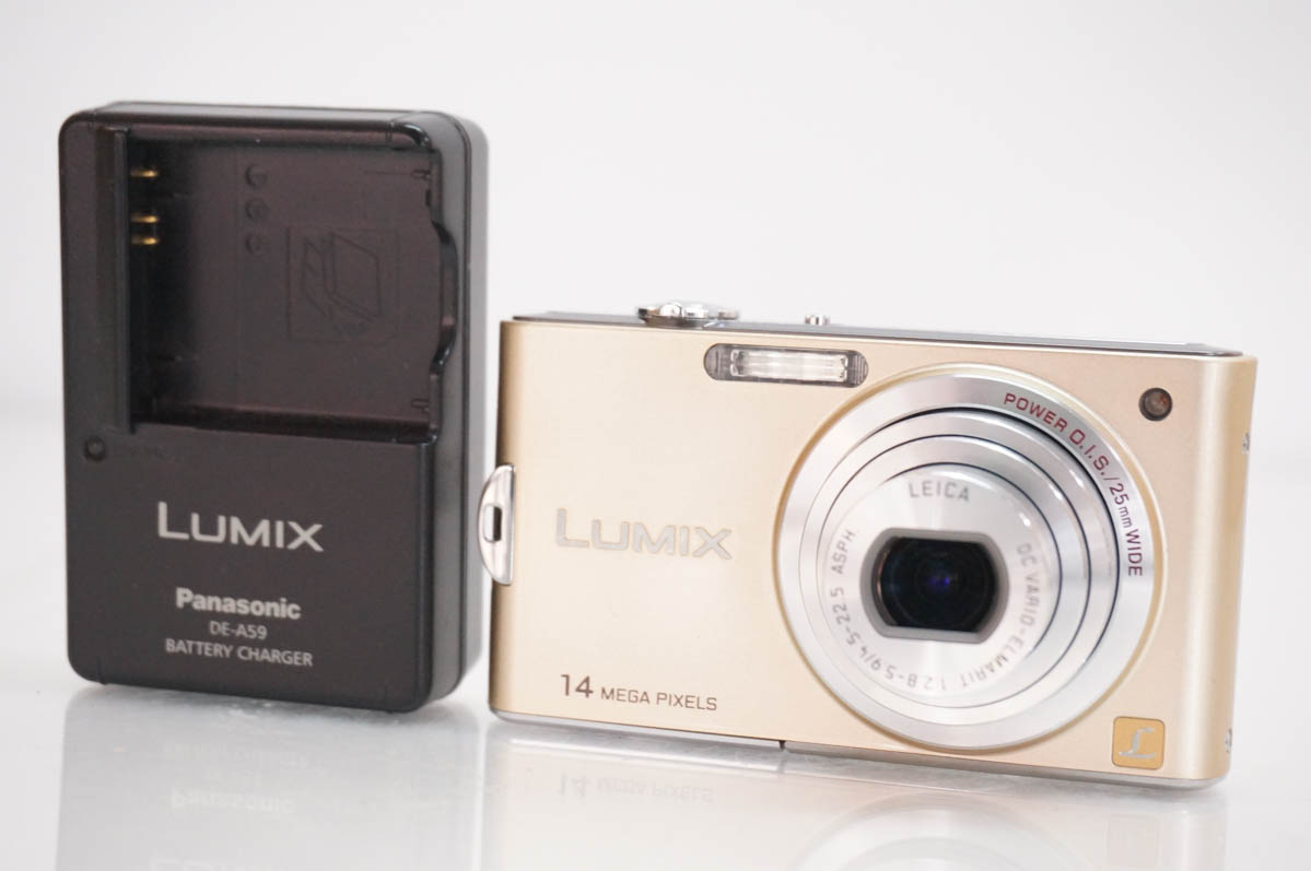 中古 Panasonicパナソニック コンパクトデジタルカメラ LUMIX