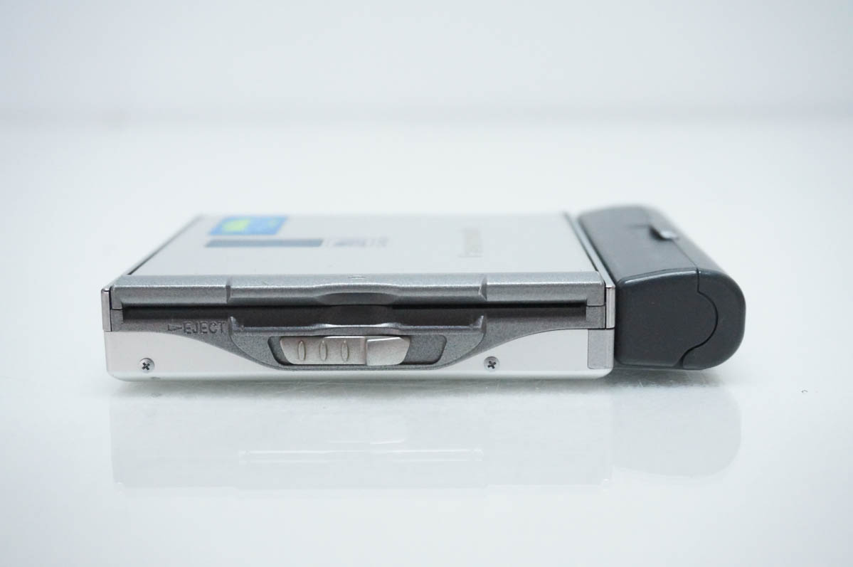 Panasonic MDプレーヤー SJ-MJ30 シルバー【新品？開封品】 中古 Panasonicパナソニック ポータブルMDプレーヤー SJ-MJ30 : エス