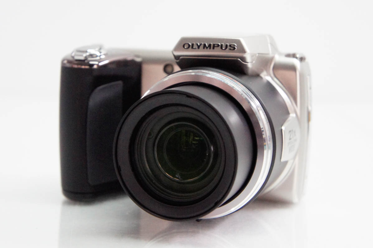 OLYMPUS デジタルカメラ SP-620UZ シルバー 1600万画素 光学21倍ズーム DUAL IS ハイビジョンムービー 3.0型LCD 広角25mm 3Dフォト機能 単三電池 Amazon | OLYMPUS デジタルカメラ SP-620UZ シルバー 1600万画素 光学