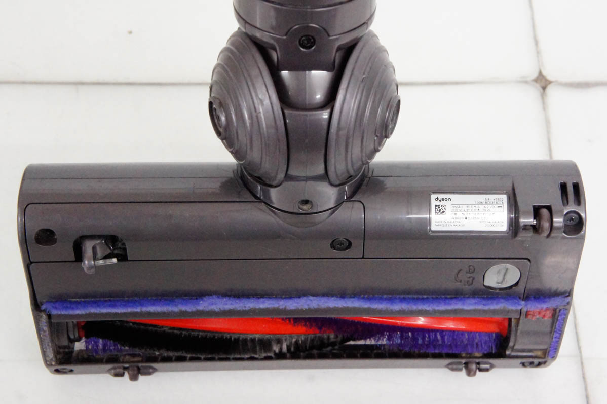 中古 Dysonダイソン サイクロン式掃除機 コードレスクリーナー V6 Slim  
