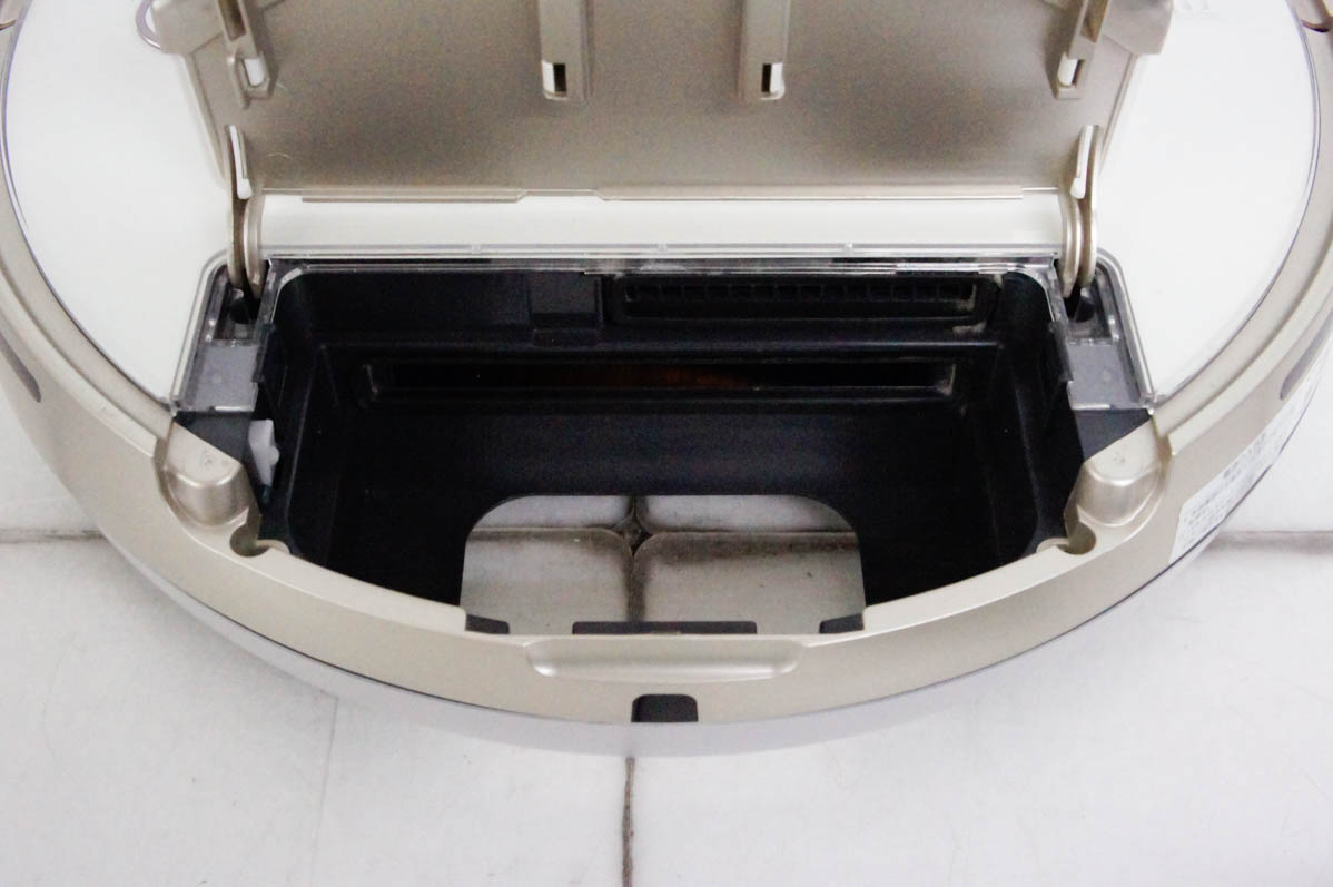 【中古】東芝TOSHIBA スマートロボットクリーナー TORNEO ROBOトルネオロボ VC-RVS2 ダストステーション付 充電式掃除機 中古 東芝TOSHIBA スマートロボットクリーナー TORNEO ROBO