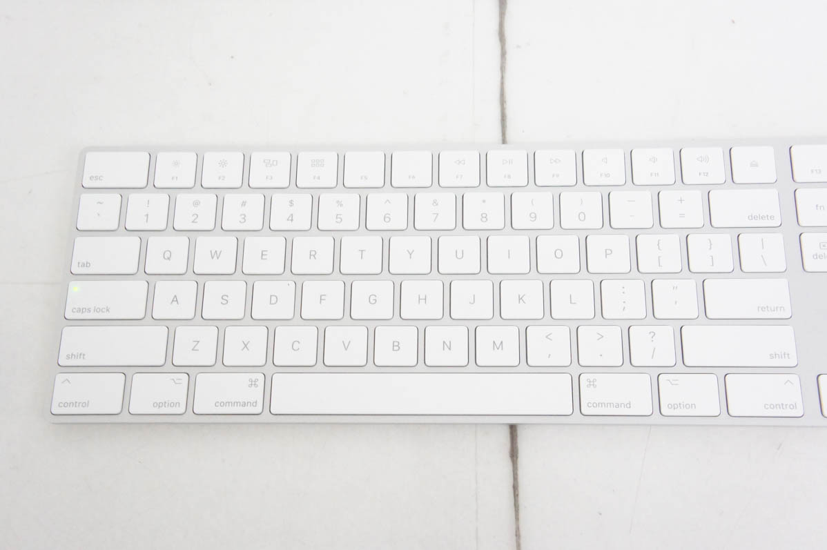 中古 Appleアップル ワイヤレスキーボード Magic Keyboard テンキー