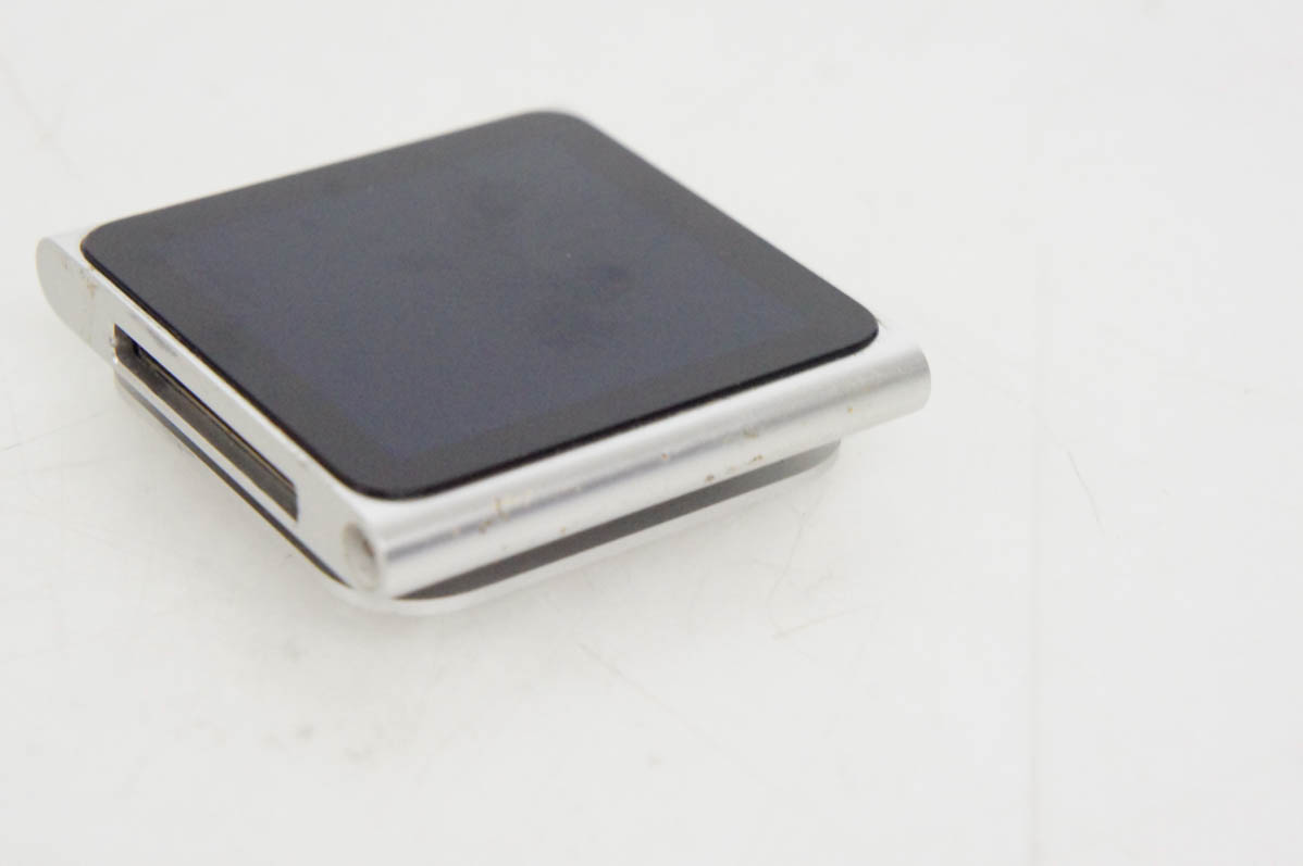 未使用　iPod nano 第６世代(８GB) MC525J/A iPod nano 美品 iPOD 第6世代 8GB シルバー 即日発送 MC525J/A