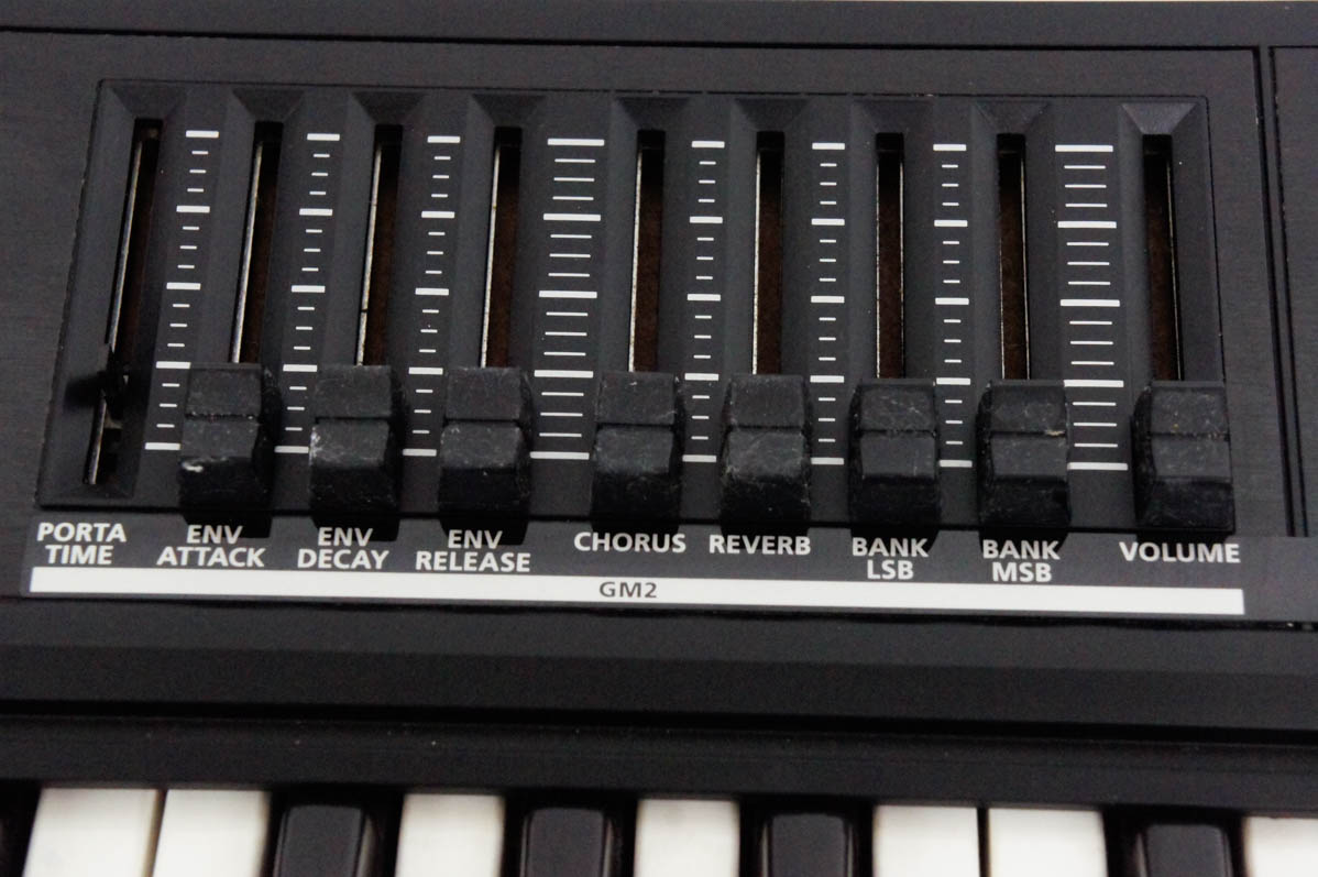 中古 C Rolandローランド USB-MIDIキーボードコントローラー 49鍵 A-500PRO |  | 02