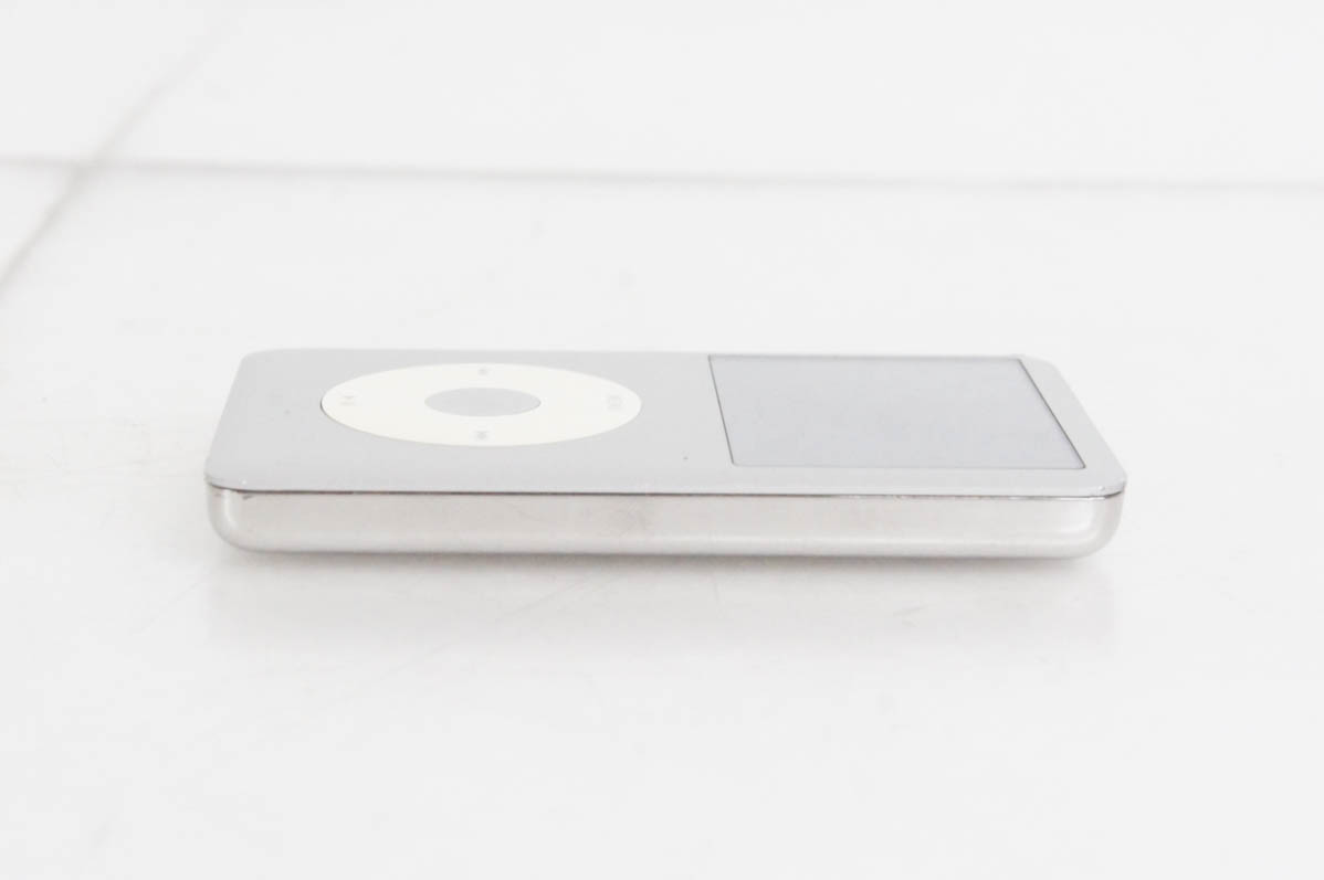 中古 Appleアップル iPod classic 120GB シルバー MB562J : エス