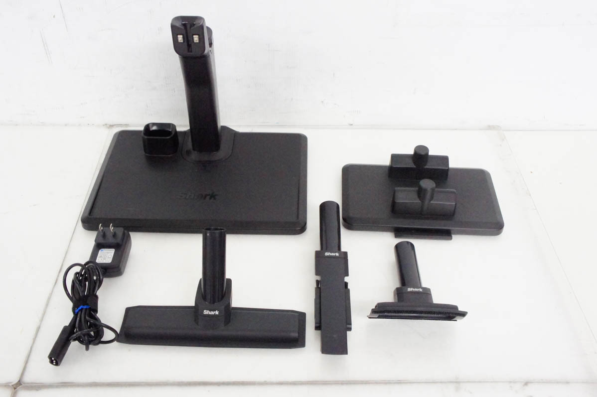中古 SharkNinjaシャークニンジャ サイクロン式コードレススティック
