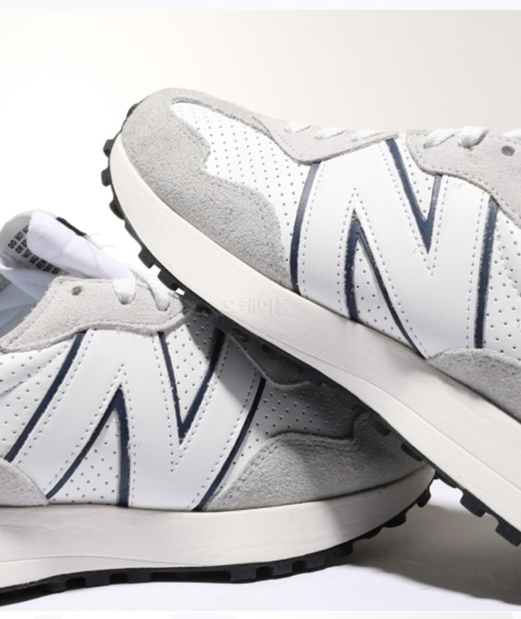 New Balance（ニューバランス） スニーカー MS327NH LIGHT GRAY WHITE