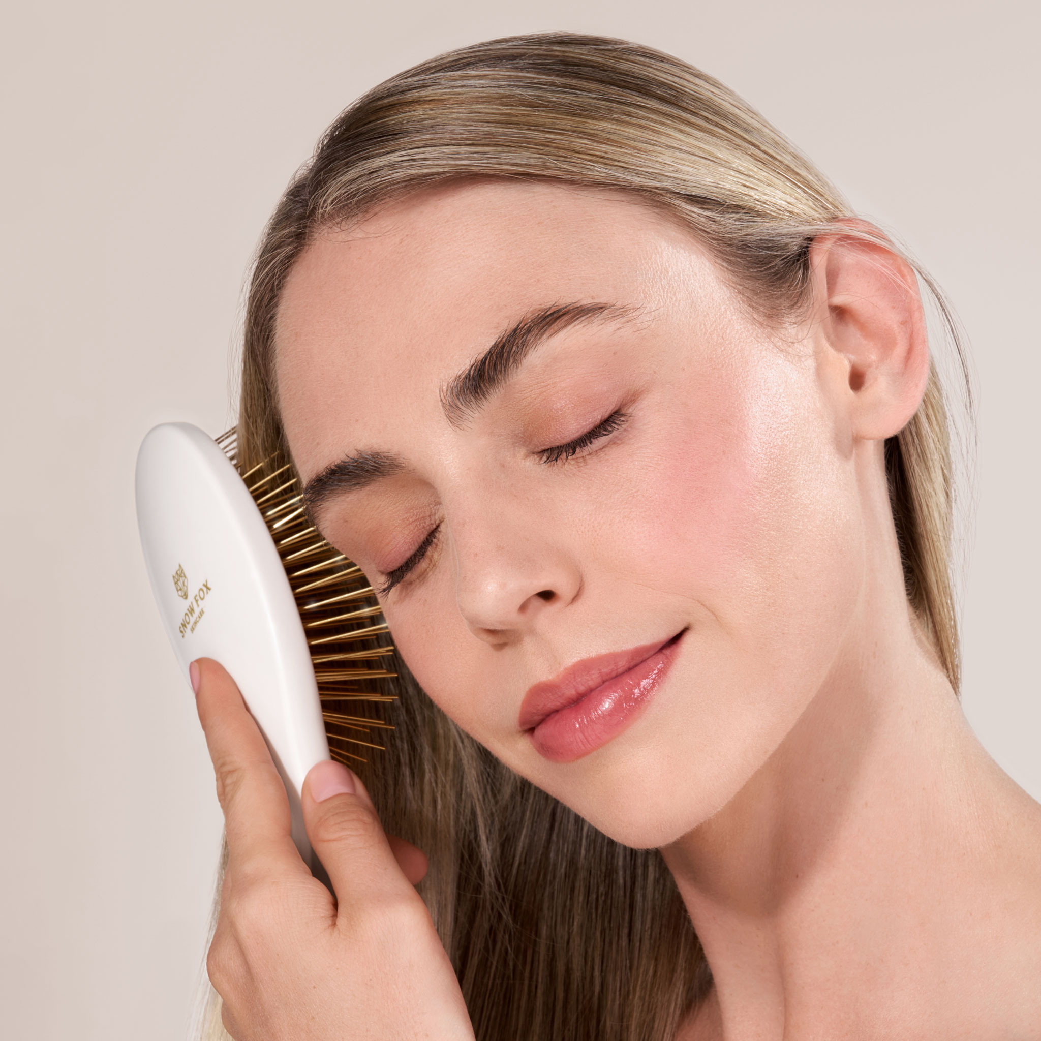 SNOW FOX SKINCARE 【新発売】プレミアム FOX カッサ ヘアブラシ