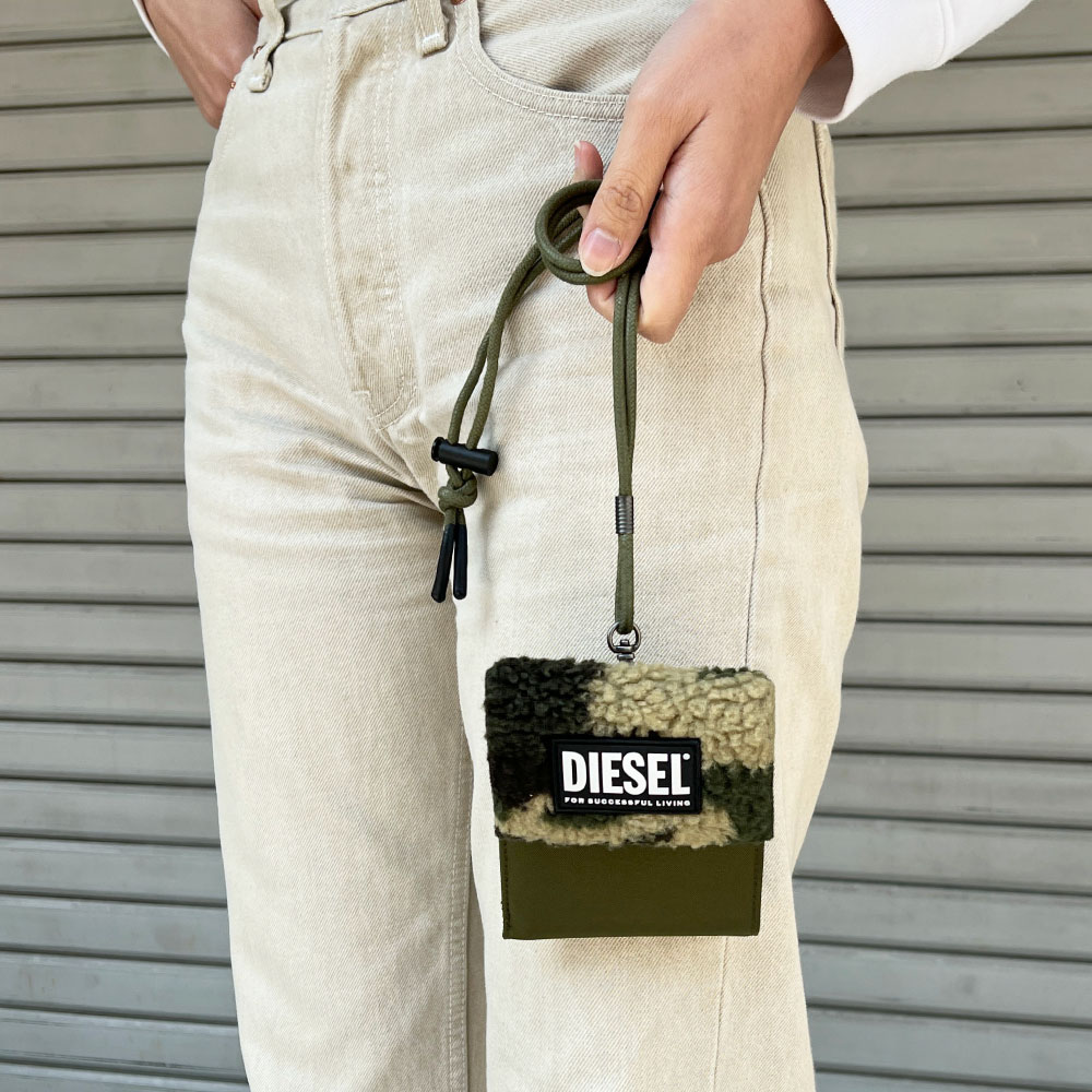 ディーゼル DIESEL 二つ折り財布 ウォレット カモ 迷彩 ボア ストラップ付き マジックテープ メンズ WINTRY HIRESH FD  WALLET X08291-P4289-T7434