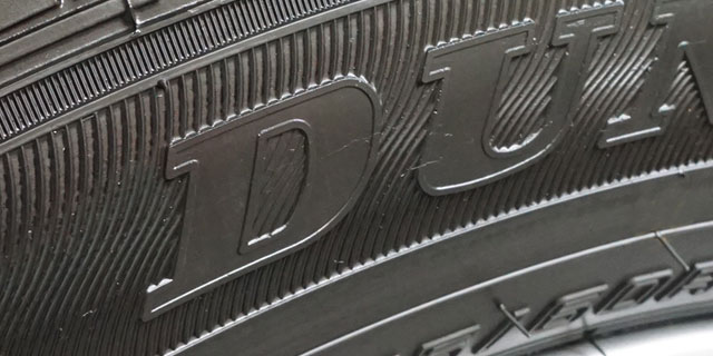 タイヤの汚れ落としにはコレ】タイヤの洗浄に特化したブラシが登場！