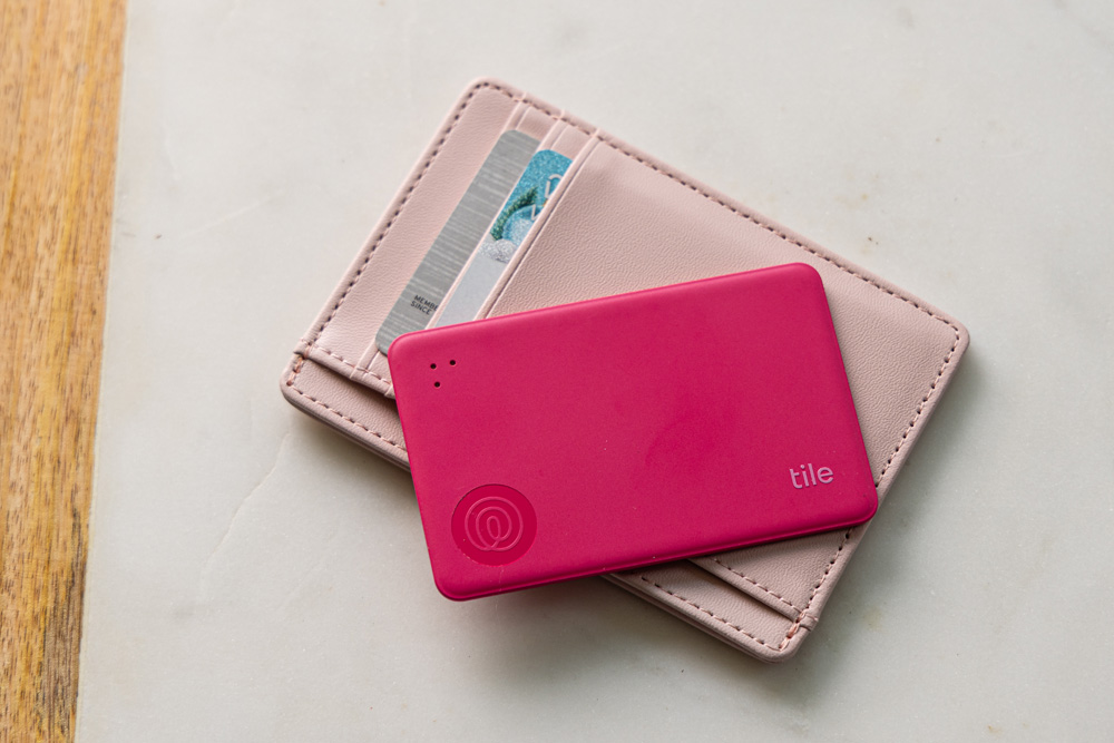 スマートトラッカー Life360 Tile Slim (2024) ライトブルー/ピンク 電池交換不可(最大約3年)タイルスリム 探し物 Bluetoothトラッカー IP68防水 | Tile | 18