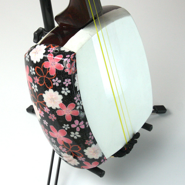 激安の 胴掛 津軽三味線用 美しすぎる津軽胴掛13 天神カバー付 透明コーティング ヒモ付き Sonido メーカー包装済 Www Thedailyspud Com