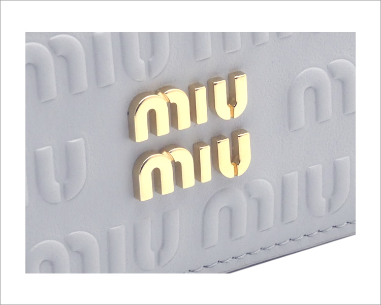 ミュウミュウ MIUMIU エンボスロゴレザー 財布 5MV204_2F5X_F0591 SOFT CALF LOGO FIORDALISO  ライトブルーグレー系 miumiu 二つ折り 財布 レディース