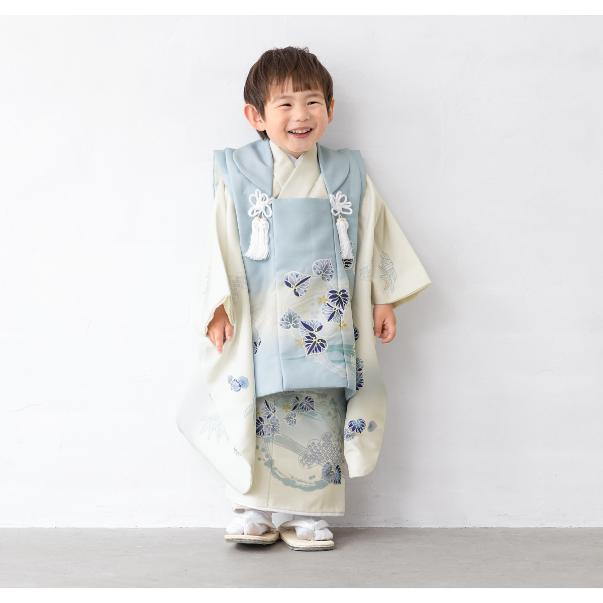 足袋雪駄付き★三歳★男の子★青緑色被布＆茶白着物 足袋雪駄付き☆三歳☆男の子☆青緑色被布＆茶白着物 t2255603
