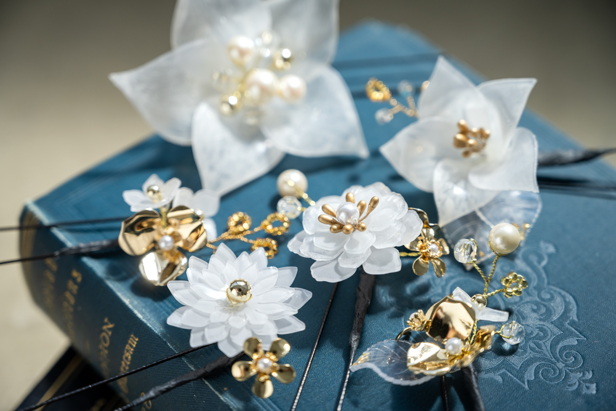 SOUBIEN（創美苑） 髪飾り 成人式 ホワイト ゴールド クリア 振袖 卒業