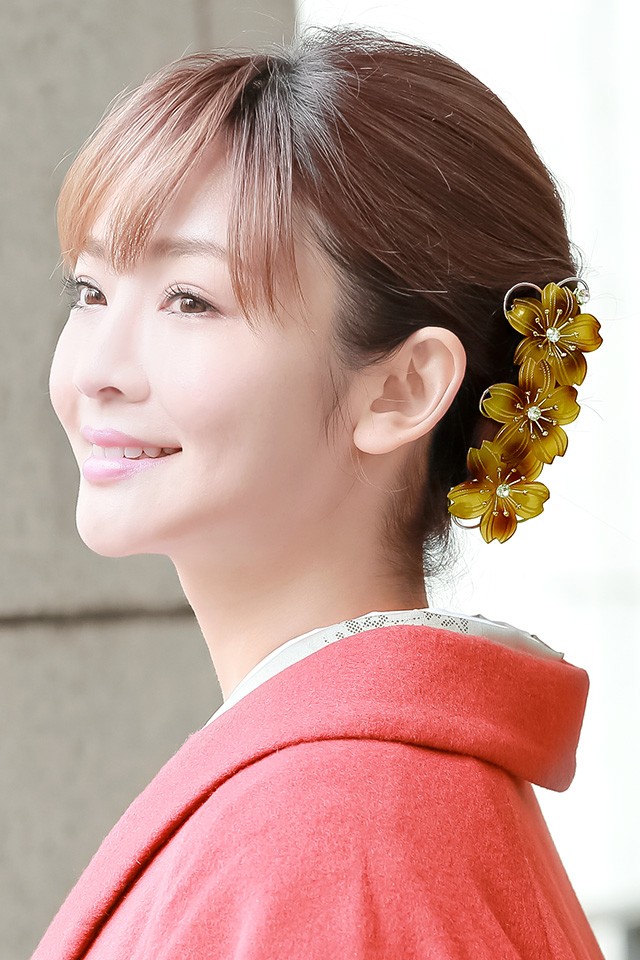鼈甲　白甲　ブローチ　コサージュ　ユリ　百合　帯留　S9　着物　浴衣　かんざし 2025年最新】かんざし 百合の人気アイテム - メルカリ