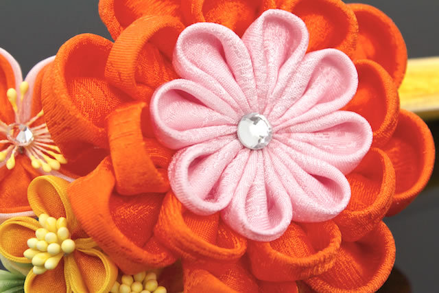 SOUBIEN 髪飾り オレンジ つまみ細工 房紐 ビーズ ビジュー コーム 髪