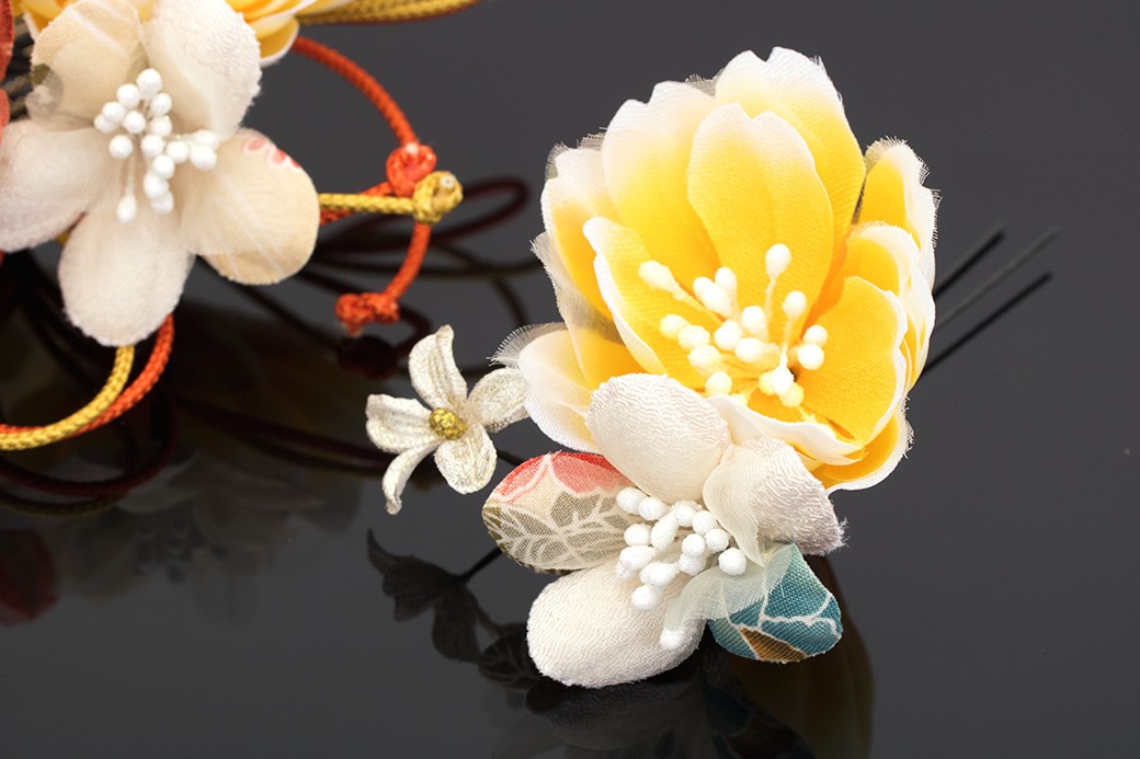 イエロー花型ヘアアクセサリー e4dc9e7ea6d4214c7640ad69a31cc0