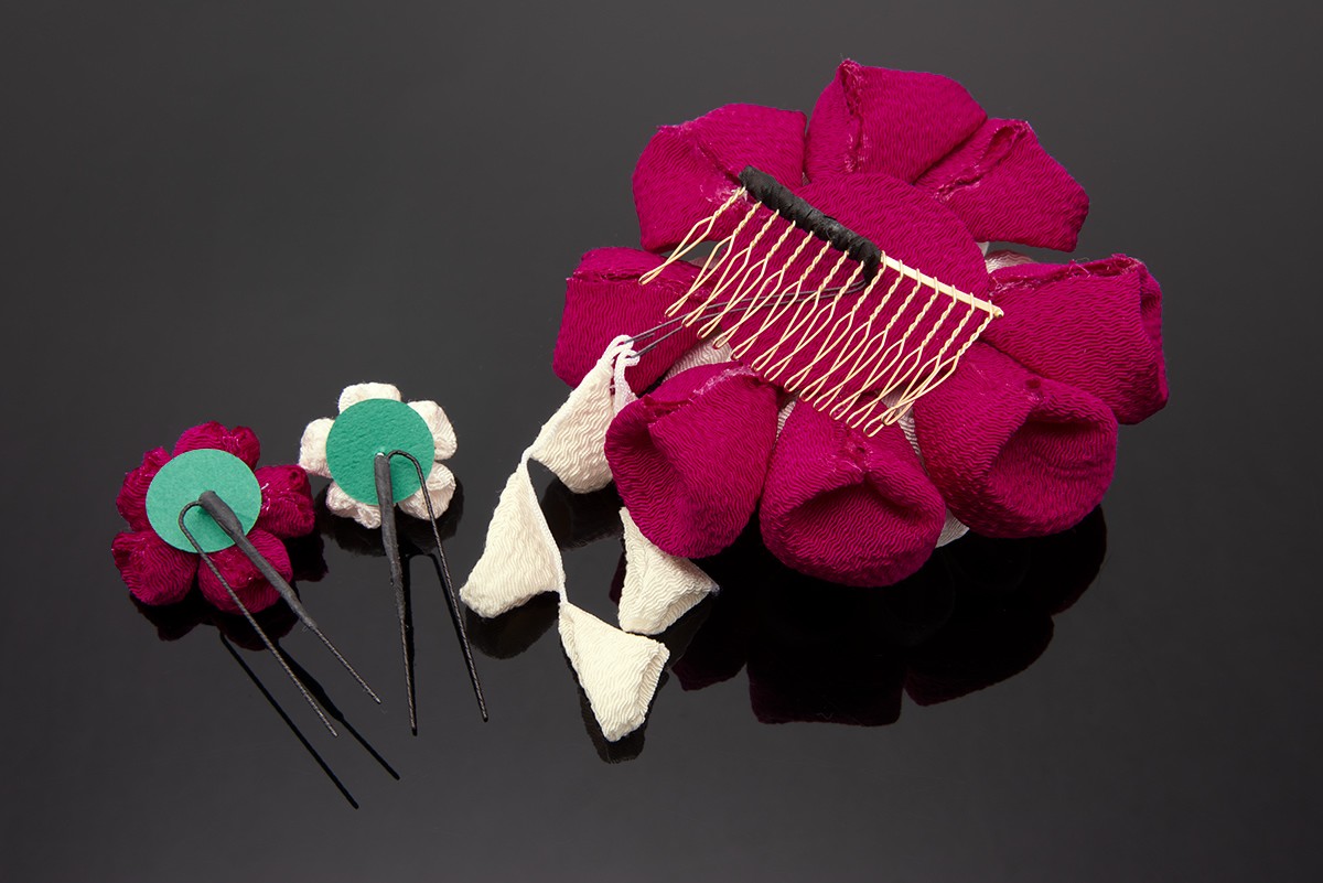 数量限定 特売 髪飾り つまみ細工 3点セット 赤紫系 白 菊 梅 花 ぶら飾り 縮緬 コーム Uピン 髪留め 成人式 卒業式 日本製 超特価激安 Www Fedelatina Org